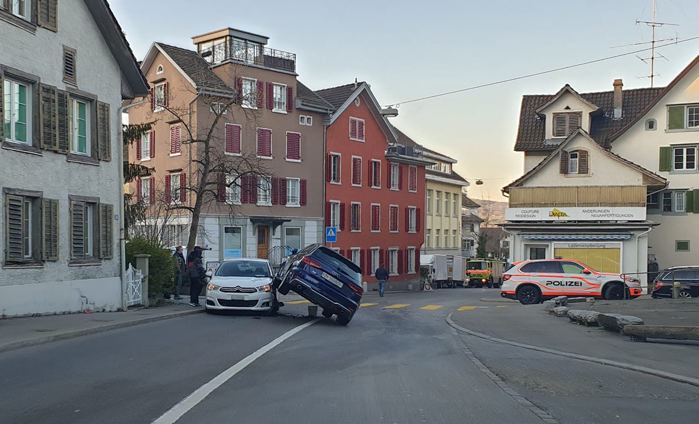 Unfall Wädenswil Schönenbergstrasse 31.03.2020